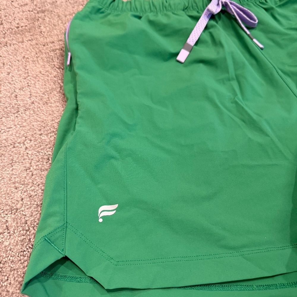 Fabletics Men's Green The One Short 5IN - Picture 3 of 4